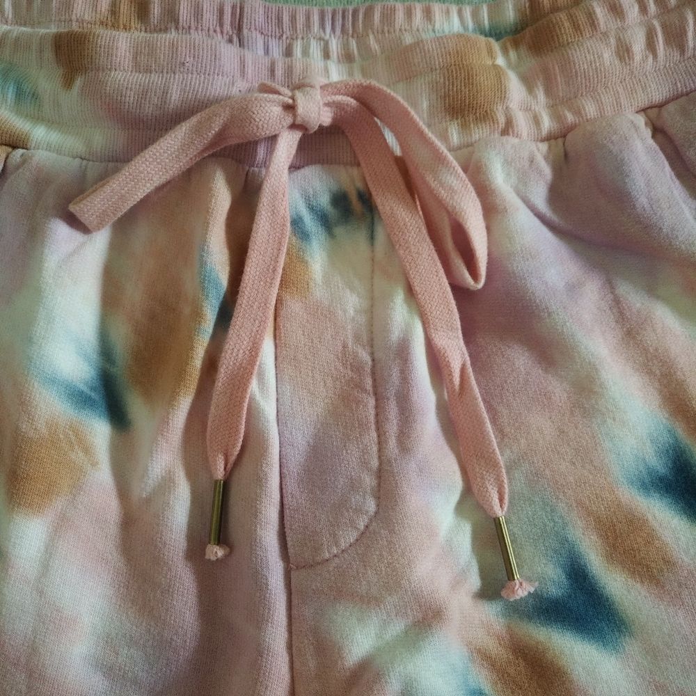 ✨️HP✨️ Young👧 Fabulous😎 & Broke💸 Tie Dye☮️ Shorts NWT - Picture 4 of 10